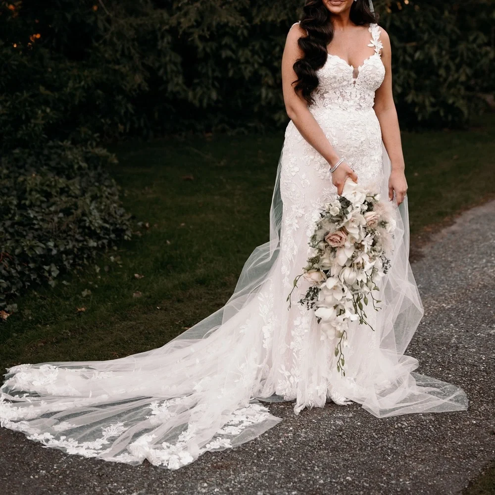 Badgley Mischka Etta - Picture 1 of 13